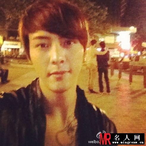 陈伟霆微博自拍2012年合集 太阳沐浴自拍(1)