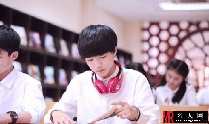 TFBOYS王俊凯2015最新生活照 充满阳光微笑温暖(1)