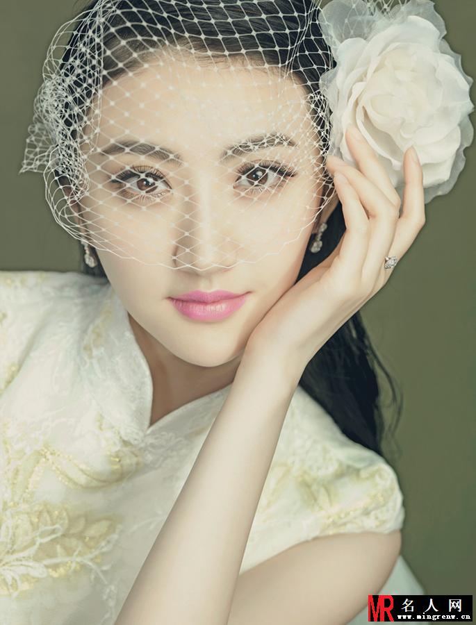 景甜浪漫婚纱写真 薄纱遮面尽显娇羞(1)