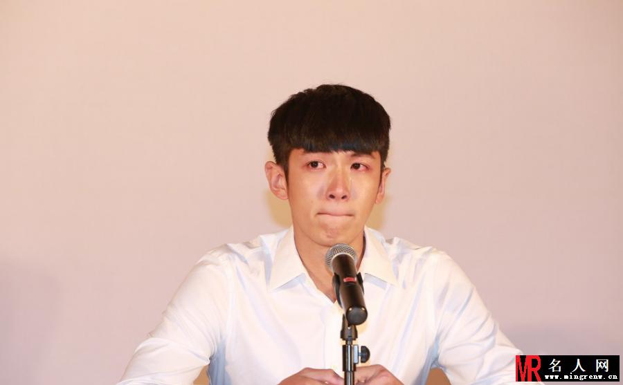 直击柯震东记者发布会 痛哭流涕直认错(1)