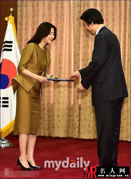 李英爱担任外交形象大使 气质优雅迷人(1)
