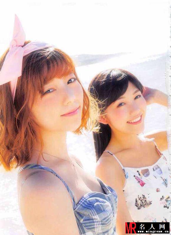 AKB48泳衣抱狗拍写真 比基尼难掩澎湃上围(1)