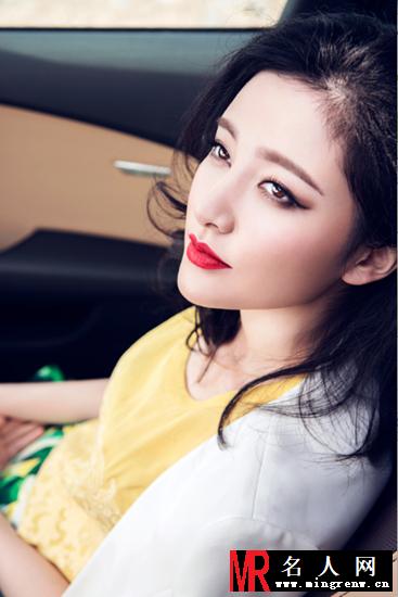 崔心心香车美女写真 娇艳红唇高贵优雅(1)