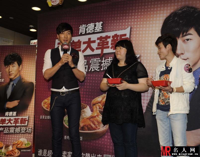 张亮亮相粉丝见面会 国民男神变身贴心暖男(1)