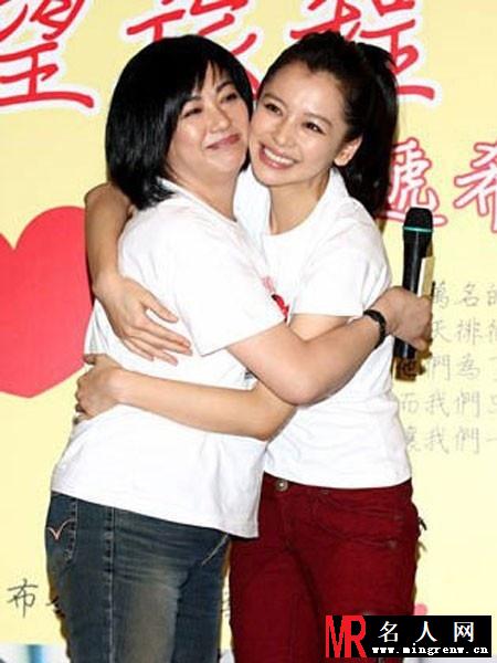 明星母女照大盘点 李小璐貌不如母亲(1)