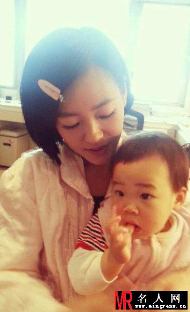 小S今晒与三女儿合照 网友惊呼撞脸周杰伦(1)