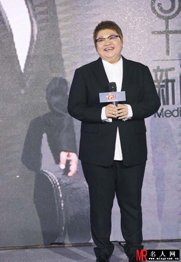 韩红揭巡演场次谈黄晓明婚礼:不会帮挡酒(1)