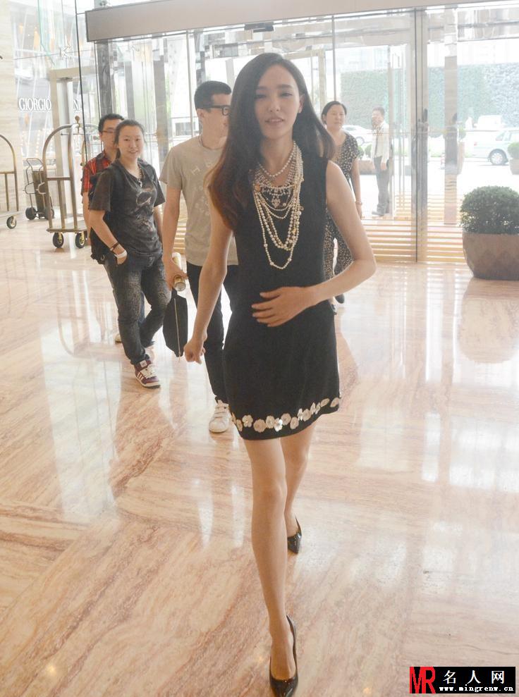 美腿纤细太性感 唐嫣美艳出镜女神范(1)