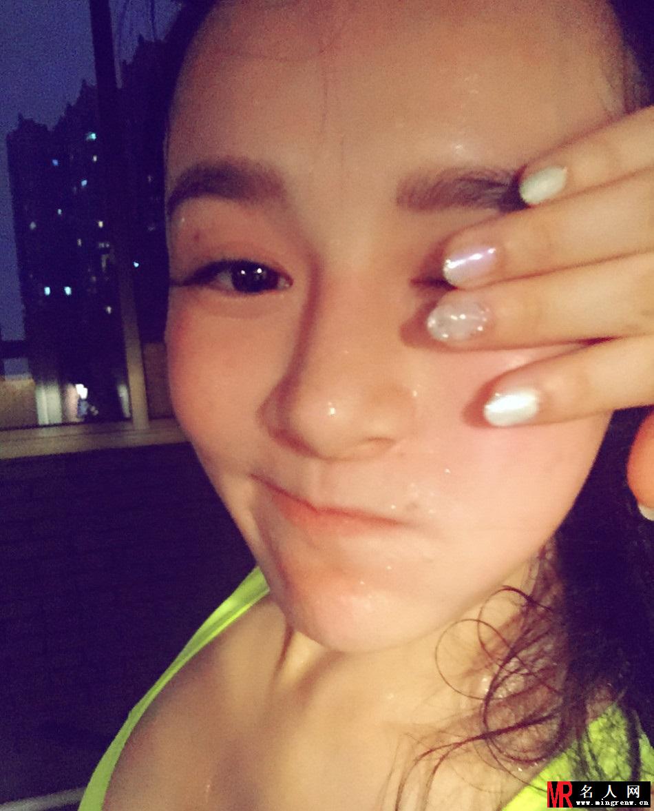 曝邹市明娇妻冉莹颖美艳私照 系央视主持人(1)