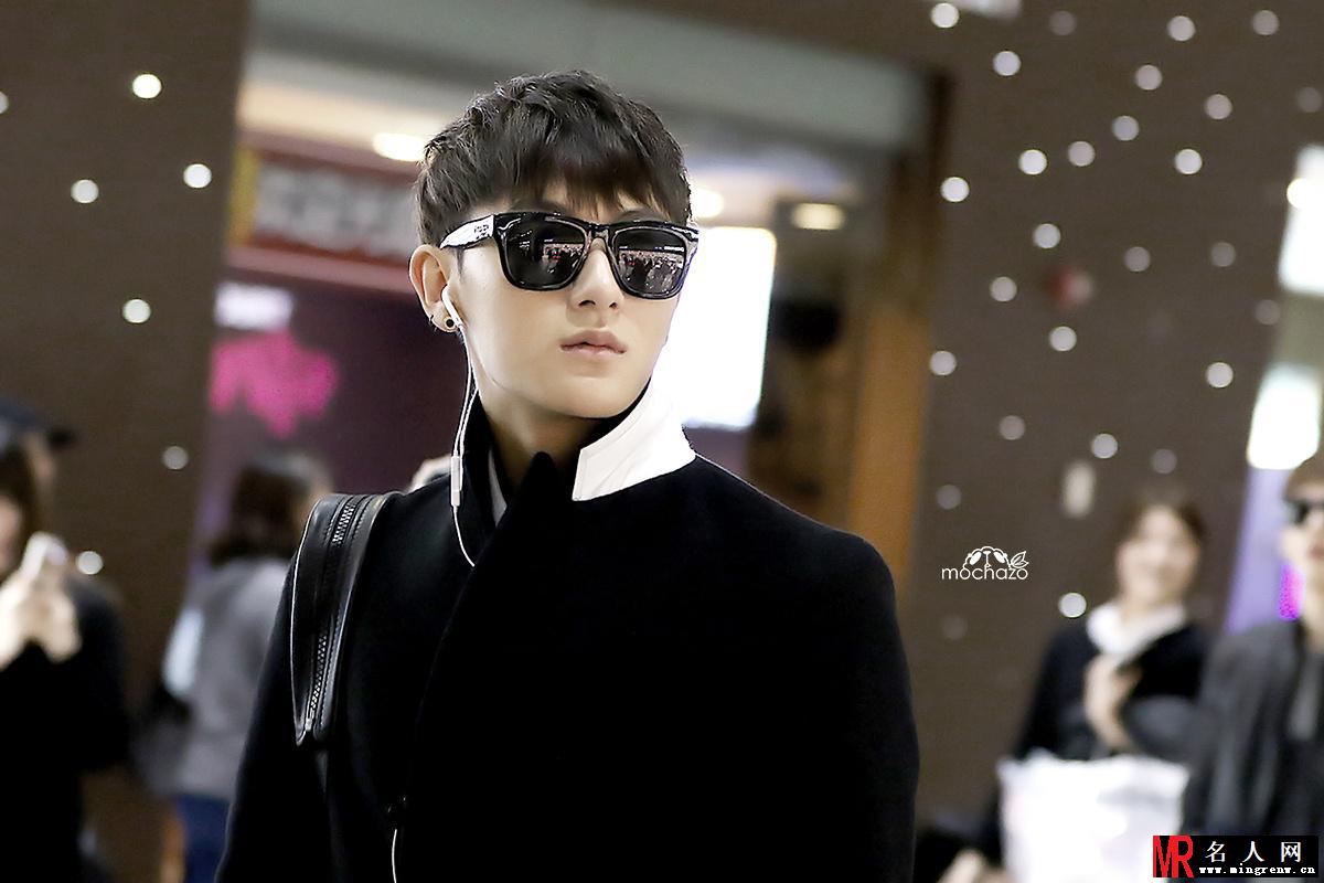 2014年11月EXO韩国仁川飞日本福冈机场写真帅气时尚黄子韬图片写真(1)