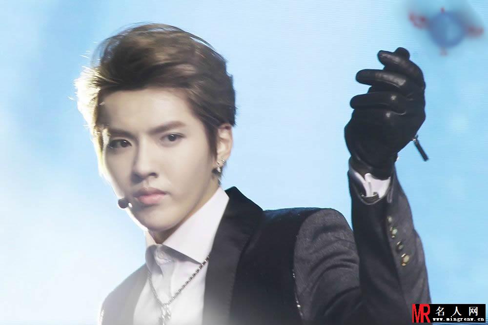 吴亦凡2013年百度娱乐沸点现场卖力表演颜值爆表(1)