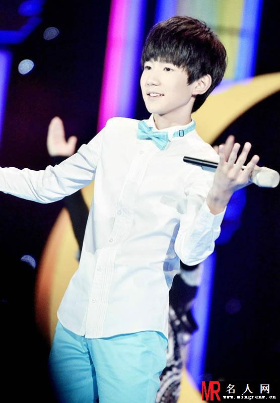 TFBOYS王源衬衫写真 卖萌耍帅都惹人爱(1)