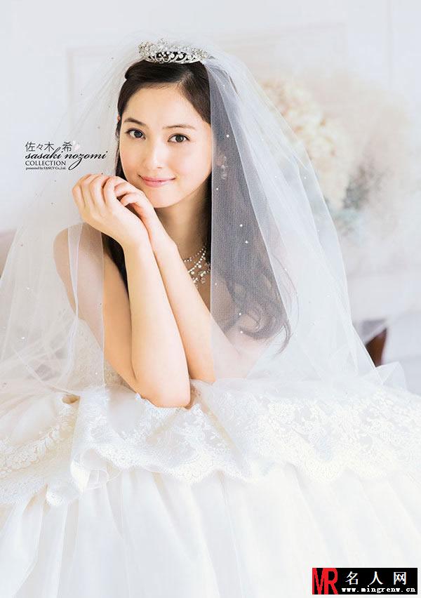 “日本最美”佐佐木希婚纱写真优雅大方 粉丝称赞：“美过一切”(1)