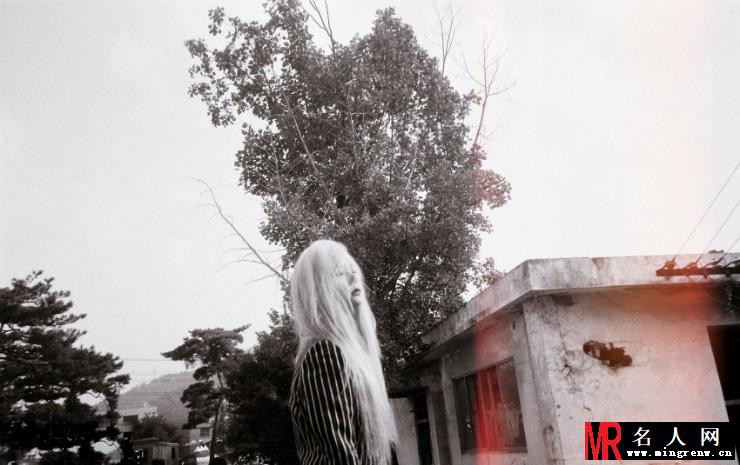 韩团f(x)Krystal暗黑写真 半面妆惊悚鬼魅(1)