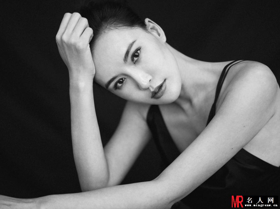 莫小棋最新夏日写真 慵懒随性呈现熟女魅力(1)