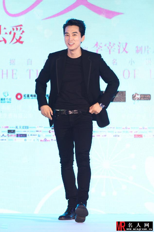 刘亦菲宋承宪模仿泰坦尼克号花式秀恩爱(1)