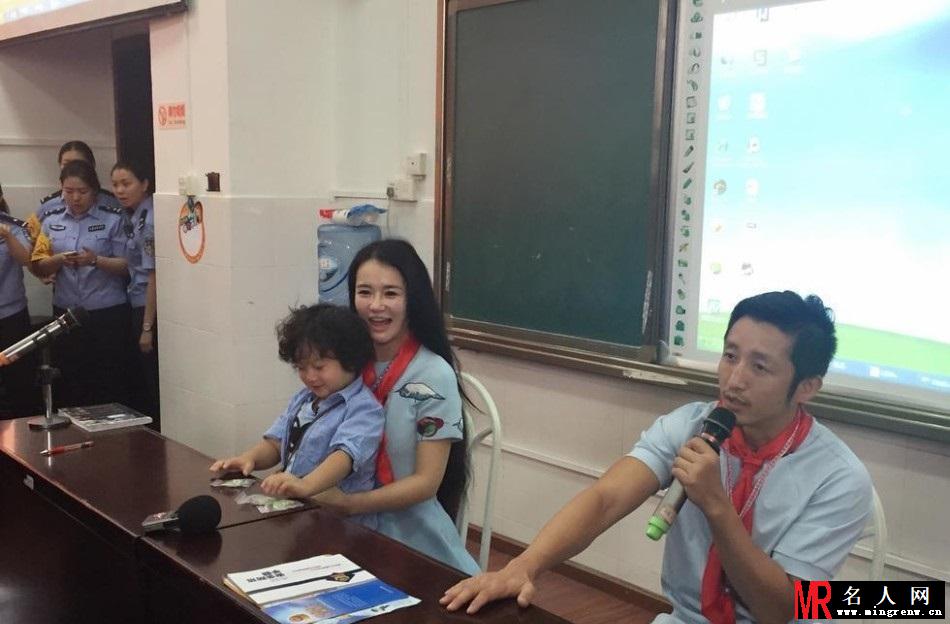 曝邹市明娇妻冉莹颖美艳私照 系央视主持人(1)