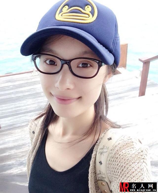 倪妮给粉丝发福利照 大眼镜可爱清纯萌萌达(1)
