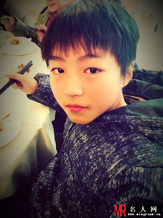 TFBOYS王俊凯2013年青涩生活照集(1)