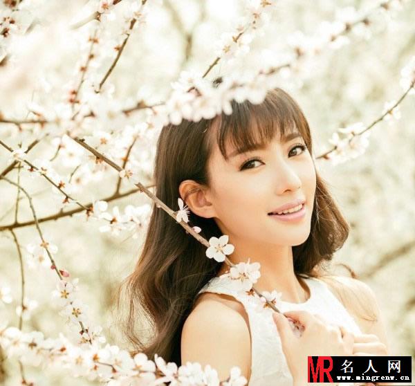 刘萌萌花海迷人写真 唯美恰似当年“诺澜”(1)