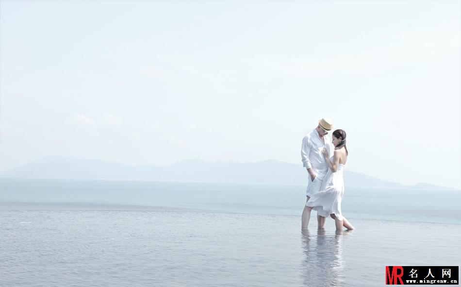 管虎梁静十周年结婚写真 泰国海滩一家四口尽享甜蜜(1)