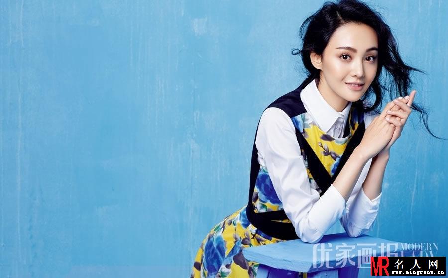 郑爽初春靓丽写真 印花长裙衬甜美笑容(1)