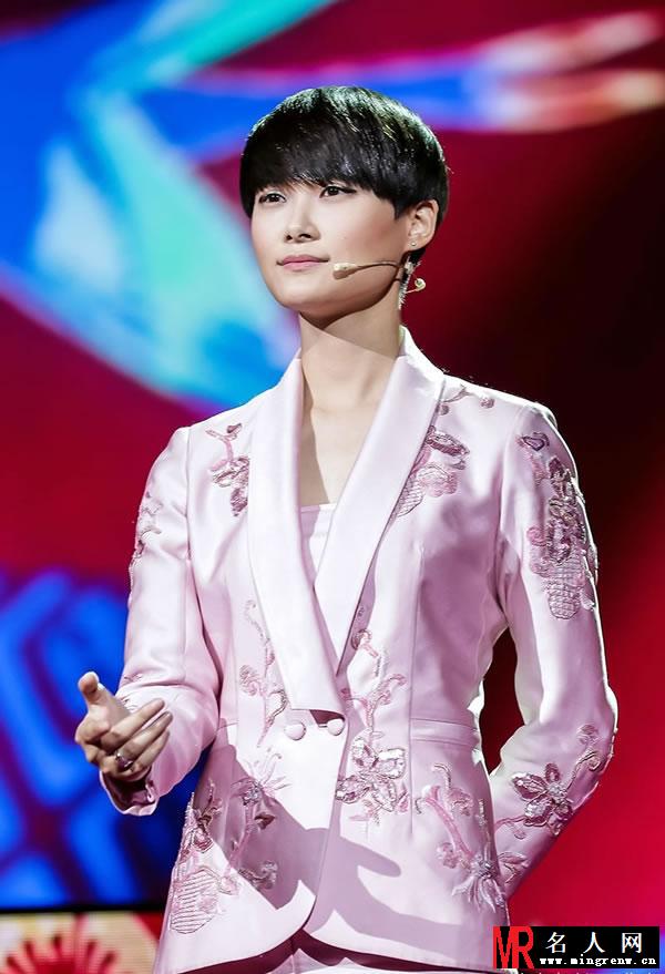 李宇春蜀绣成春晚最高价节目 舞美效果震惊四座(1)