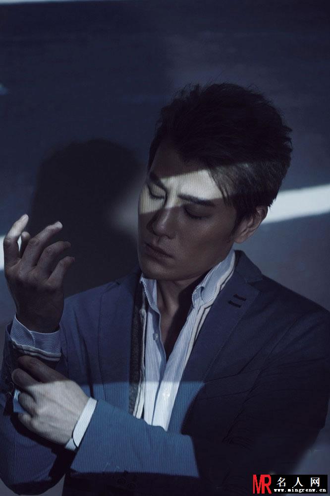 许绍洋文艺写真曝光 化身睿智优雅绅士(1)