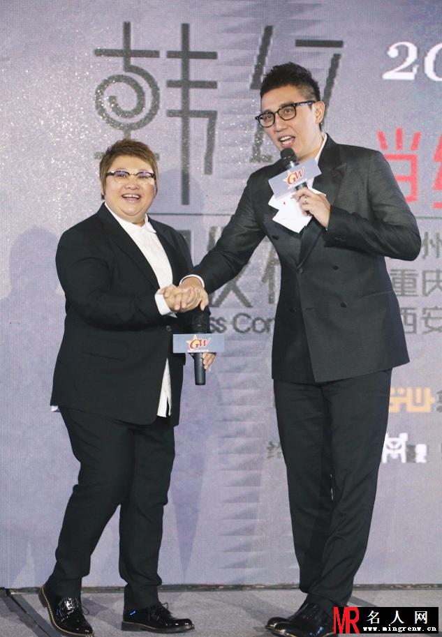 韩红揭巡演场次谈黄晓明婚礼:不会帮挡酒(1)