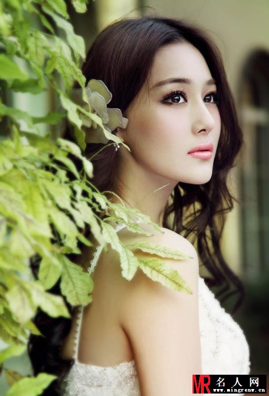 张馨予白色森林写真 自然清新文艺范(1)