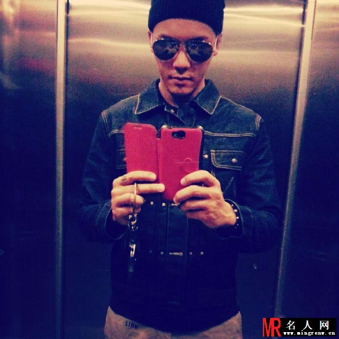 陈伟霆微博自拍2013年合集 健身房现八块腹肌(1)