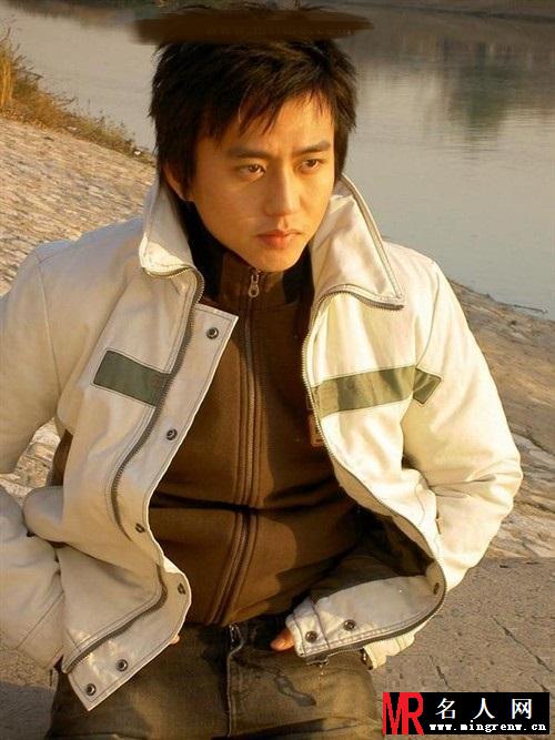 戏疯子邓超早期风衣造型写真(1)