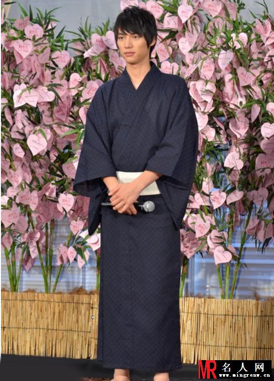 福士苍汰川口春奈着浴衣亮相秀恩爱(1)