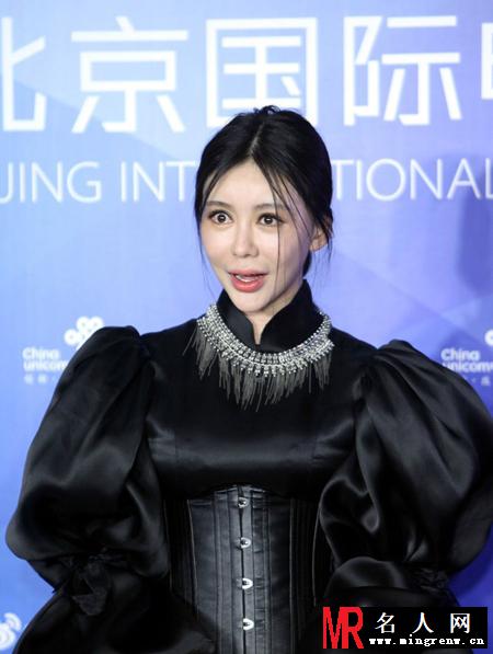 巩新亮整容变残 惊现尖下巴大小眼(1)