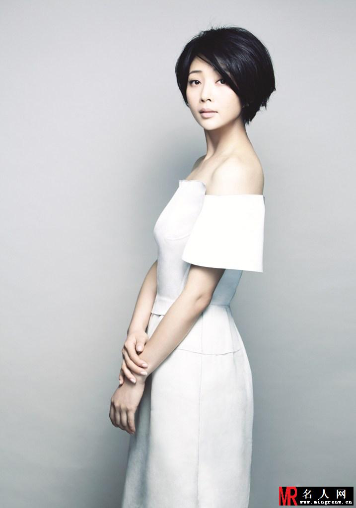 殷桃纯白写真 散发温婉气质(1)