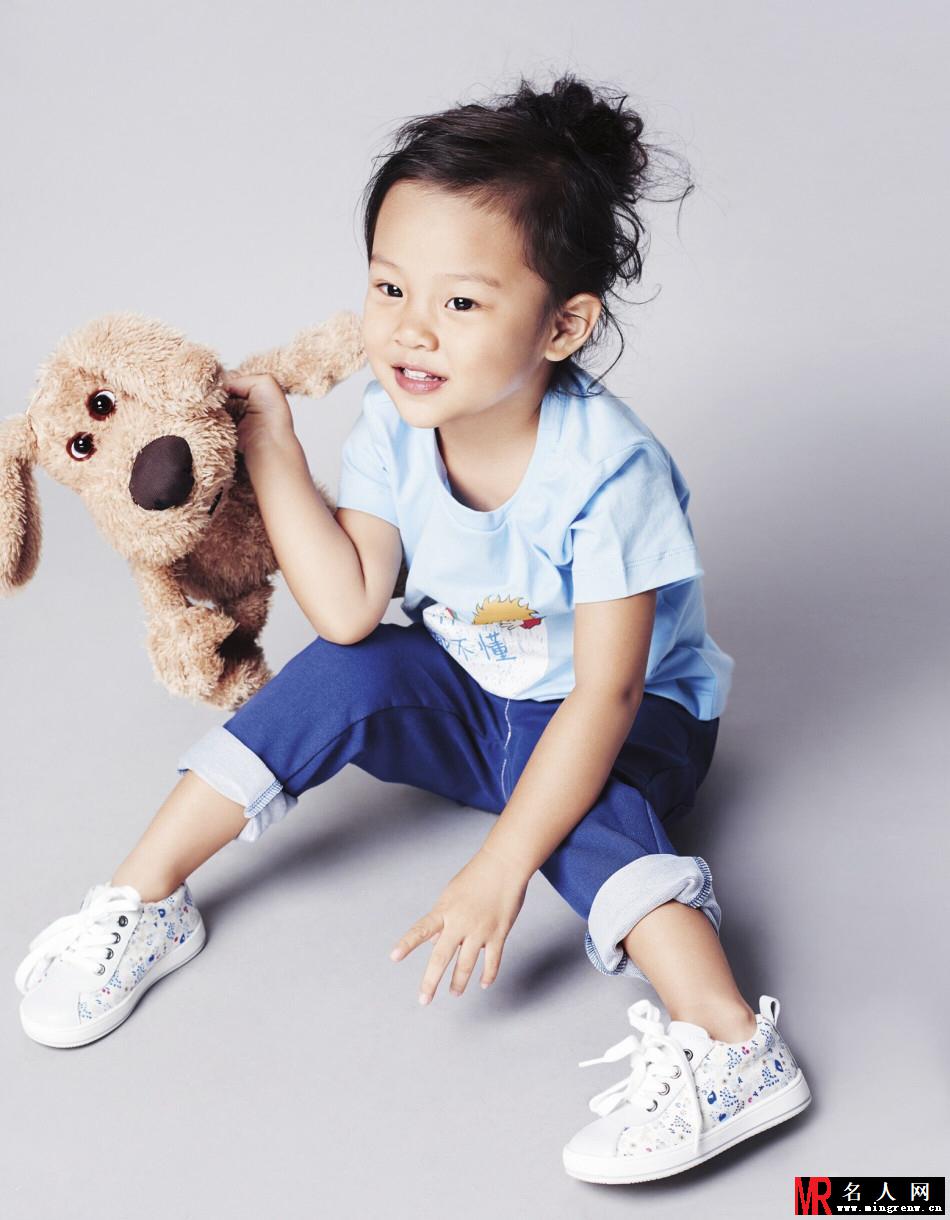 甜馨登《OK！baby》封面 眼神逗萌十足可爱(1)
