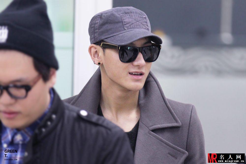 2014年11月EXO北京飞韩国机场写真黄子韬图片写真潮范十足(1)