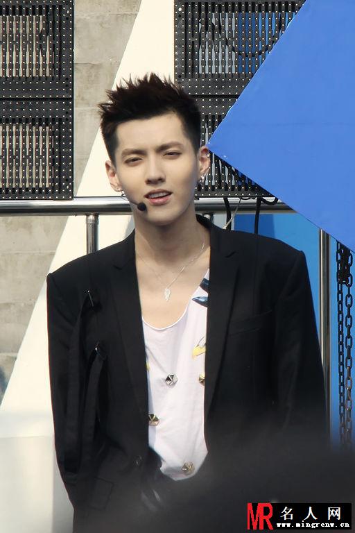 2013年EXO景福高中公演吴亦凡图片 队长帅气阳光(1)
