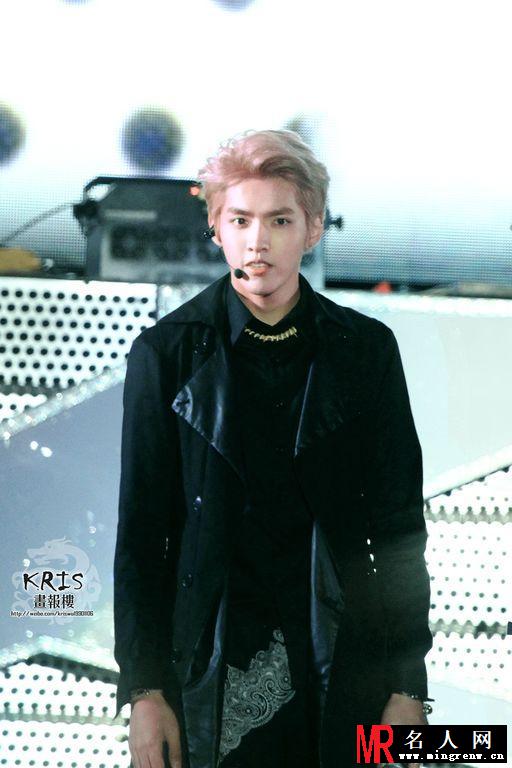 2013年北京SMTOWN活动吴亦凡卖力演唱 颜值逆天粉丝尖叫(1)