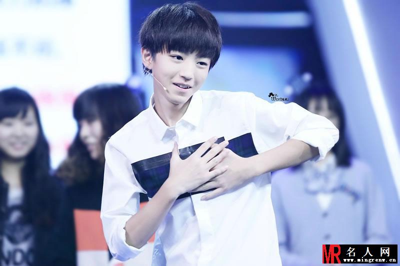 TFBOYS王俊凯《中国文艺》 两个虎牙可爱至极(1)