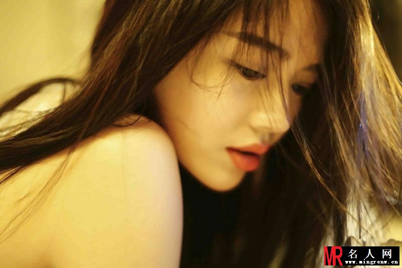 马思纯最新诱惑写真 红唇魅惑姿态撩人(1)