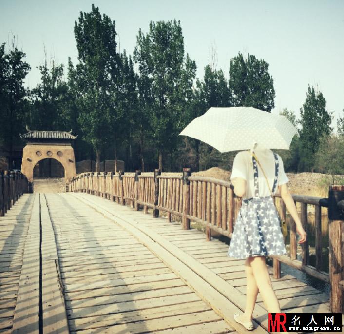 陈乔恩微博晒美照 丸子头美颜似少女(1)