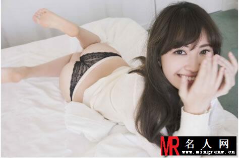 AKB48小嶋阳菜全新性感写真 马甲爆乳深沟诱惑(1)