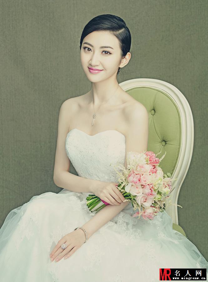 景甜浪漫婚纱写真 薄纱遮面尽显娇羞(1)