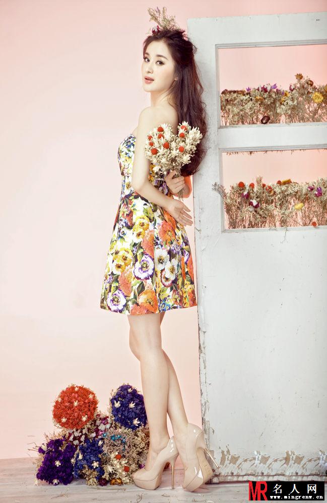 郑媛元花样写真 抹胸花裙展曼妙身姿(1)