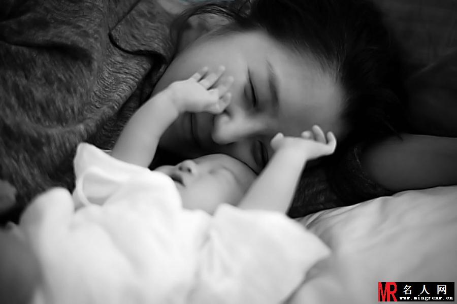 何洁女儿宝妹首度曝光 乖巧可爱场面温馨(1)