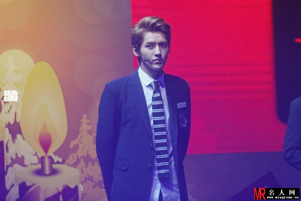 吴亦凡2013年亮相SKT日山公演与EXO众成员引爆全场激情(1)