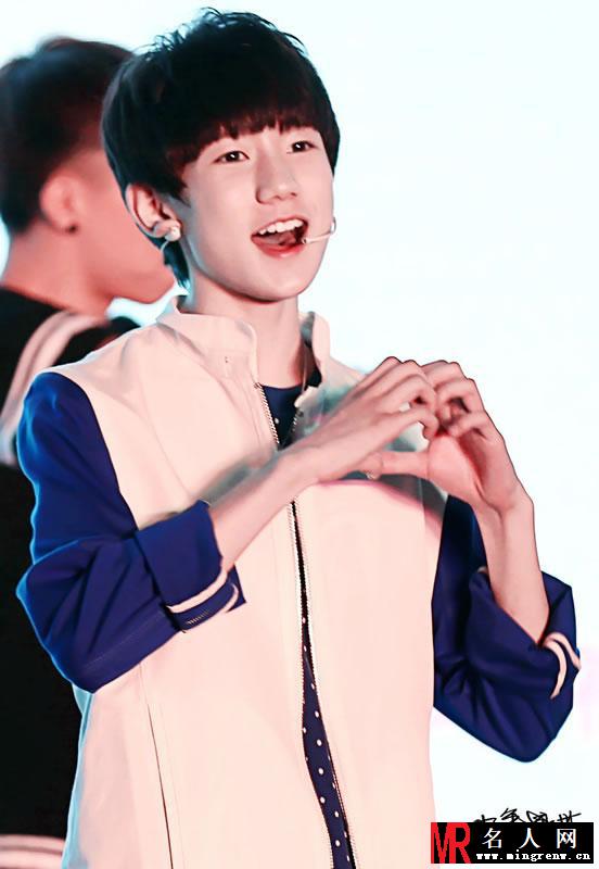 TFBOYS王源《中国文艺》 粉嫩脸蛋惹人爱(1)