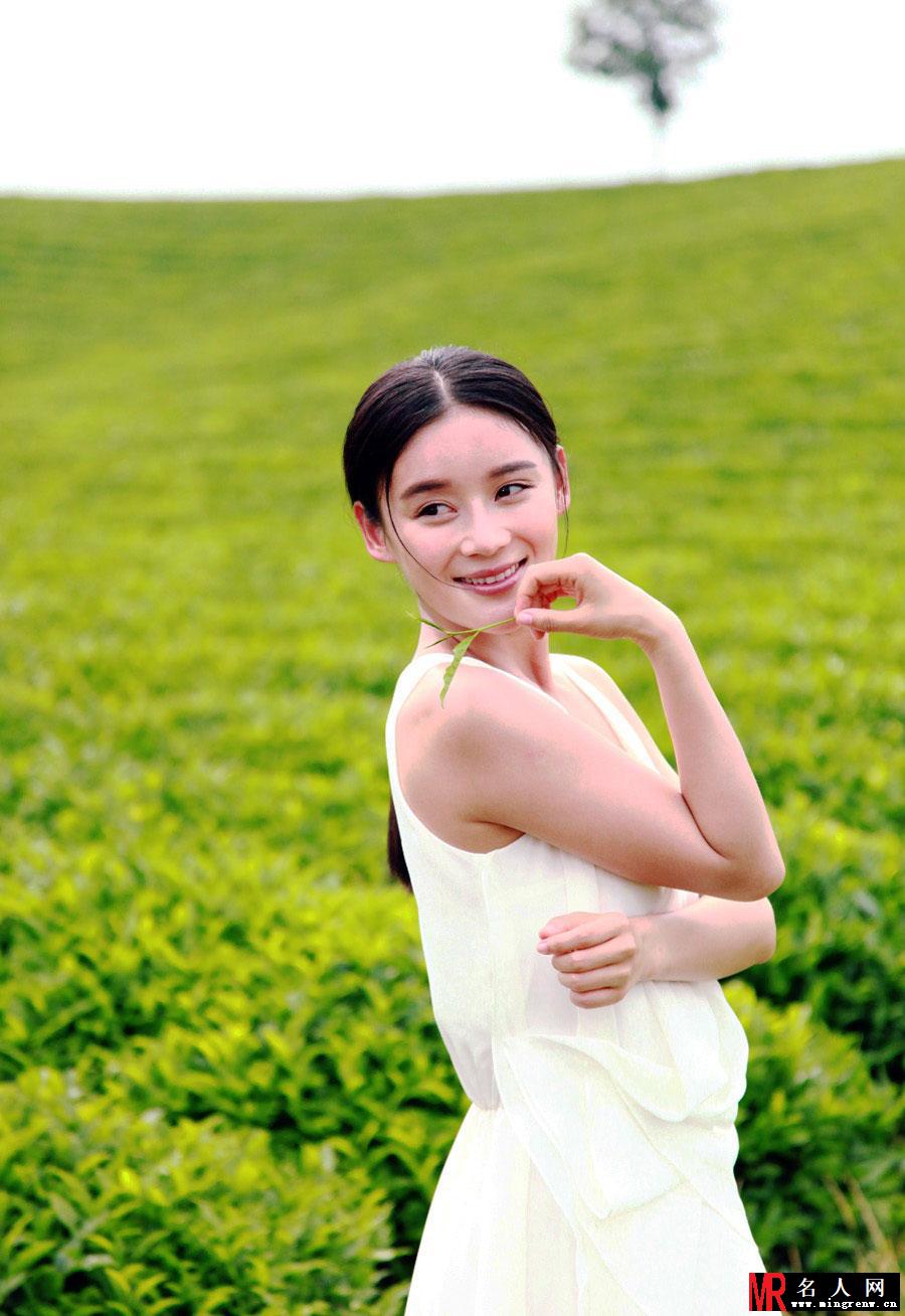 袁姗姗倾情代言优资萊 气质纯真灵动(1)