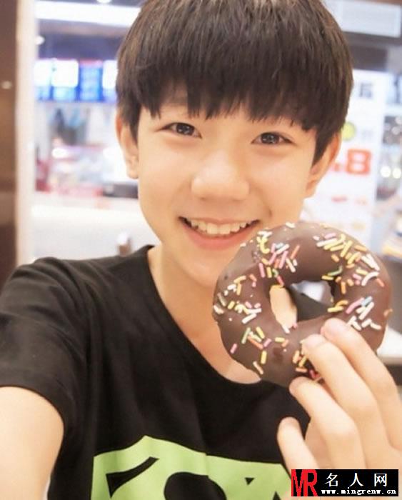TFBOYS王源2013年下半年可爱卖萌生活照集(1)